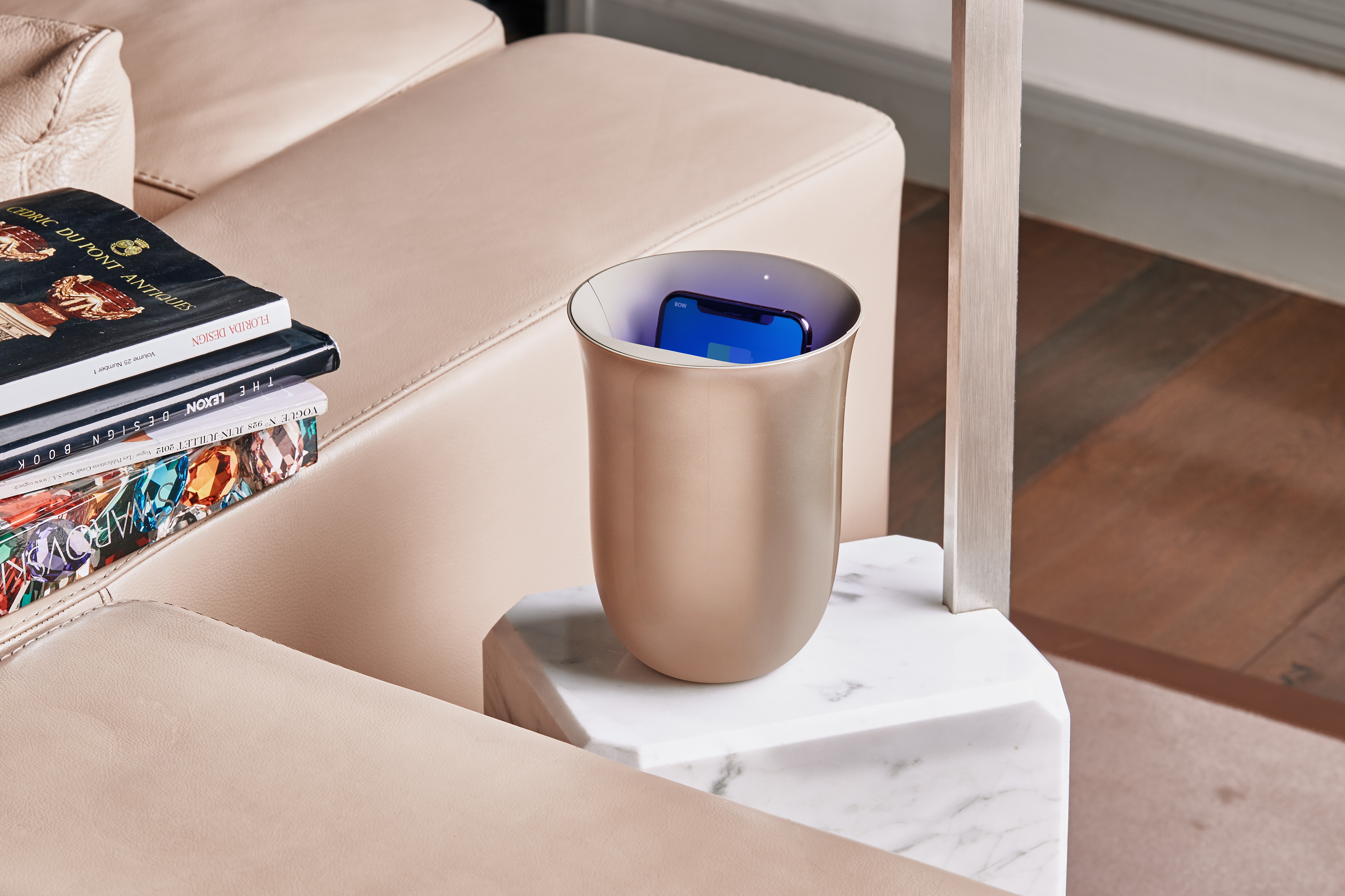 OBLIO 除菌ができる置き型スマホ充電器